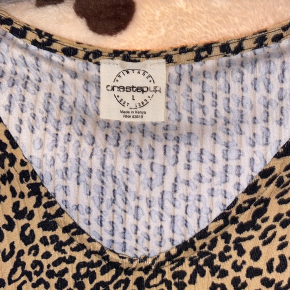 Cheetah Bodysuit - Picture 3 of 3